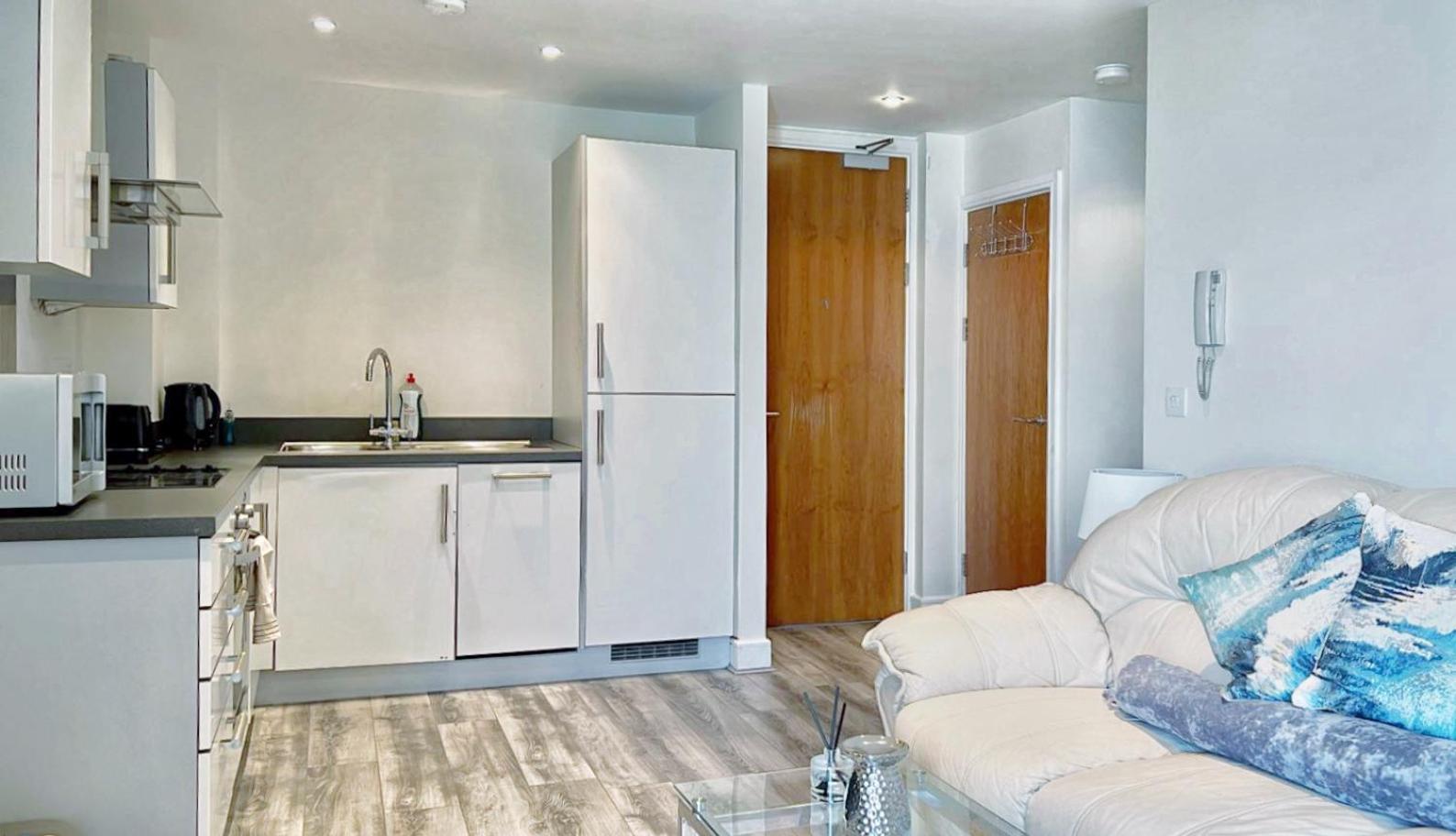 Seaview Boutique One-Bedroom Apt 스완지 외부 사진