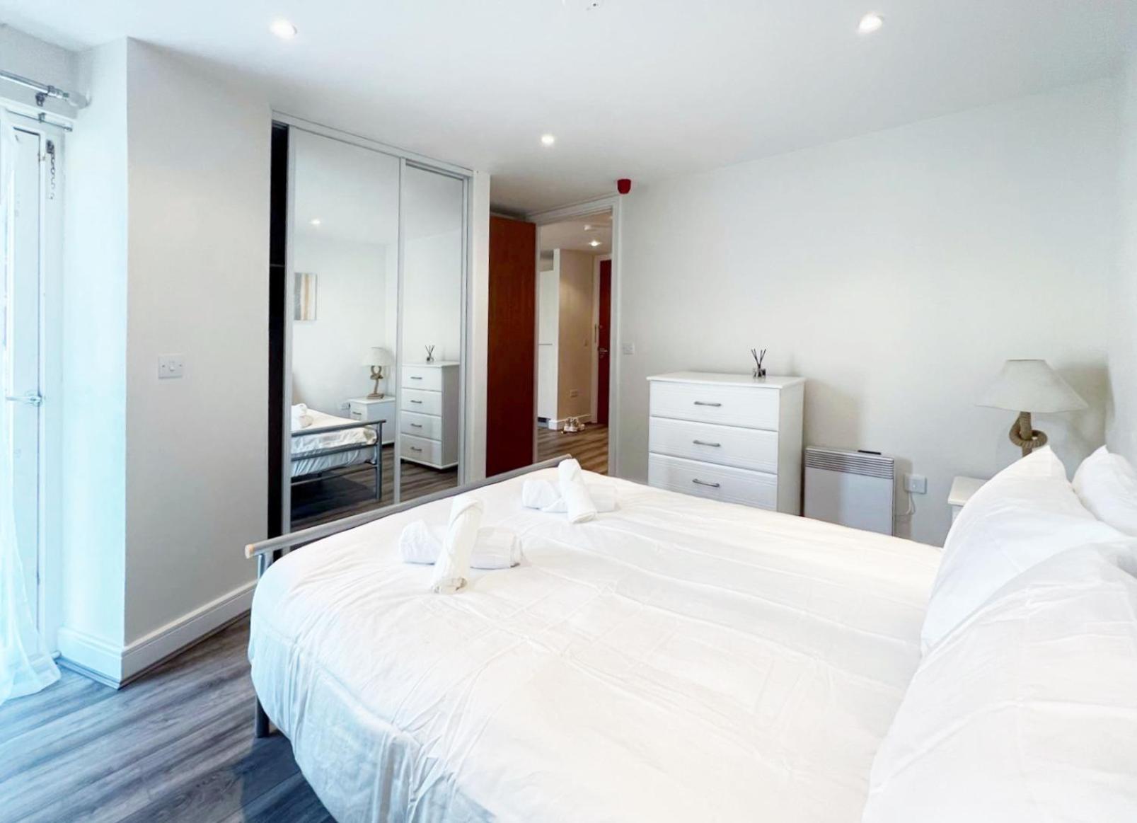 Seaview Boutique One-Bedroom Apt 스완지 외부 사진