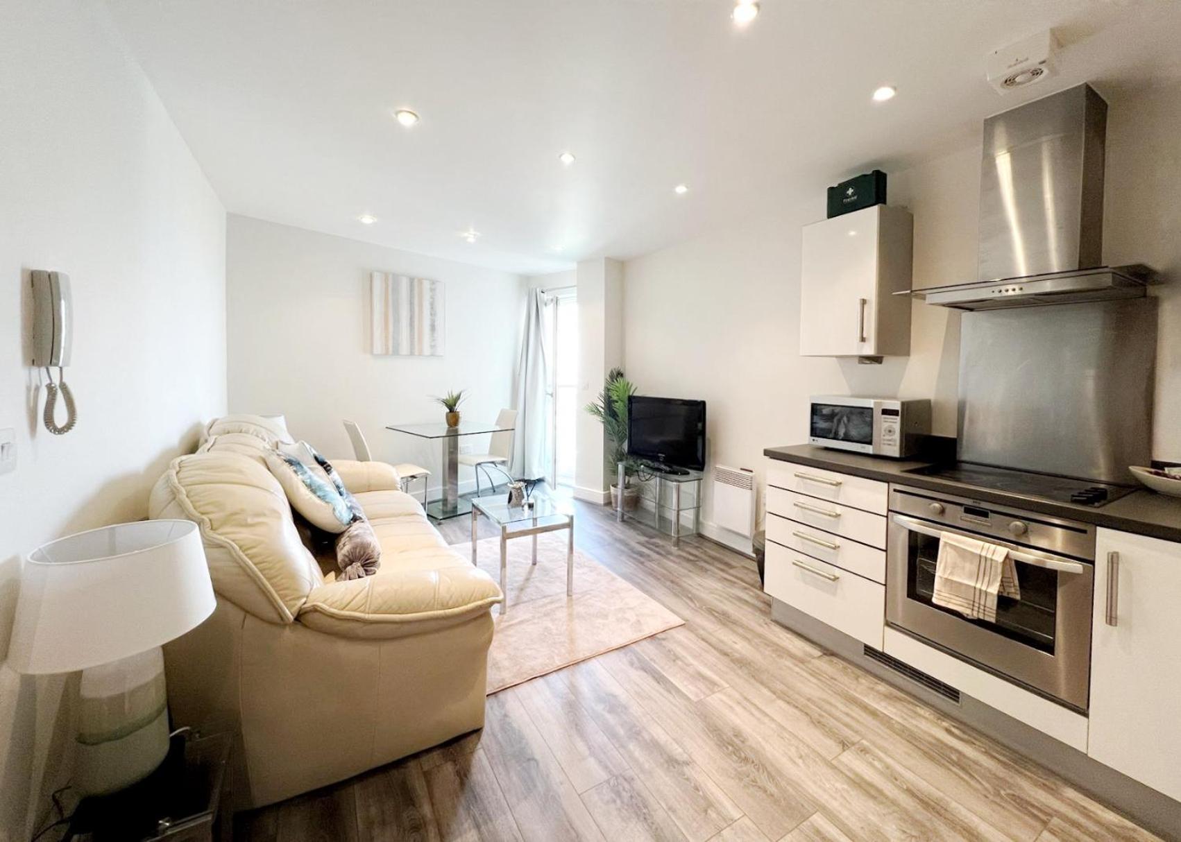 Seaview Boutique One-Bedroom Apt 스완지 외부 사진
